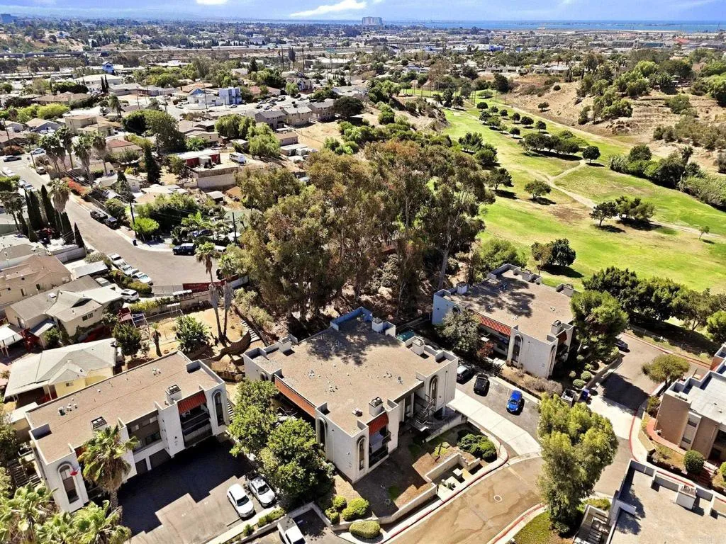 https://cdn.realtyfeed.com/cdn/127/307080377/e2bedb9053a9d07c69ca6ba1d887cafc.webp