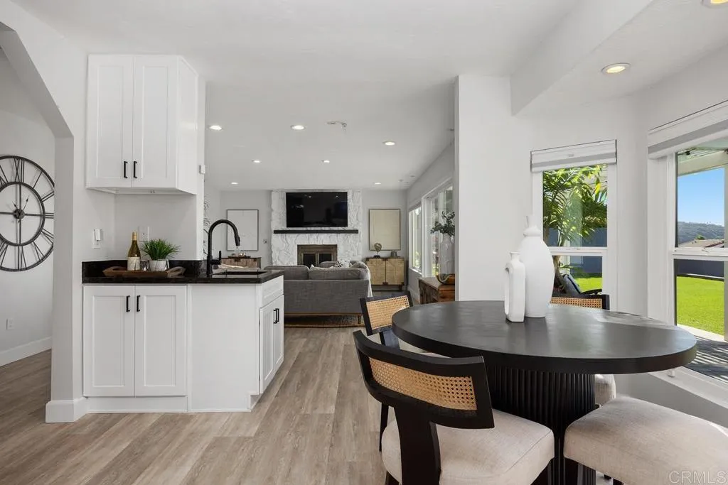 https://cdn.realtyfeed.com/cdn/127/307080378/74e8bb79bf391a6f8121b730fe26d097.webp
