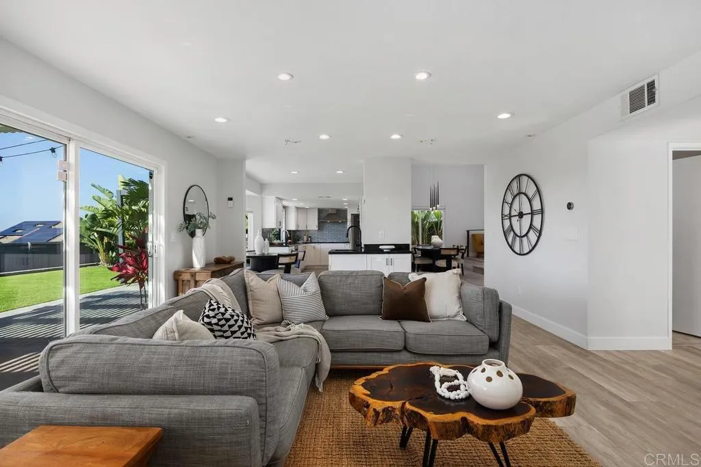https://cdn.realtyfeed.com/cdn/127/307080378/a2c9aa411e3b445fa53ff2b22918a185.webp