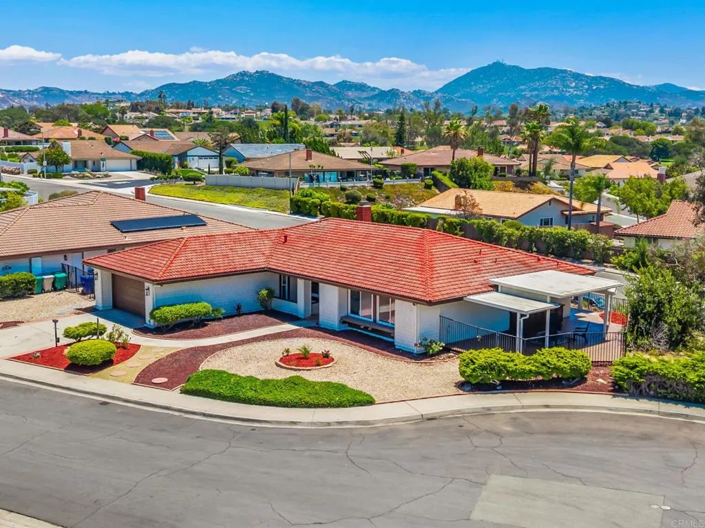 https://cdn.realtyfeed.com/cdn/127/307080379/70af0b014519b665b4a954b2f9a3cda9.webp