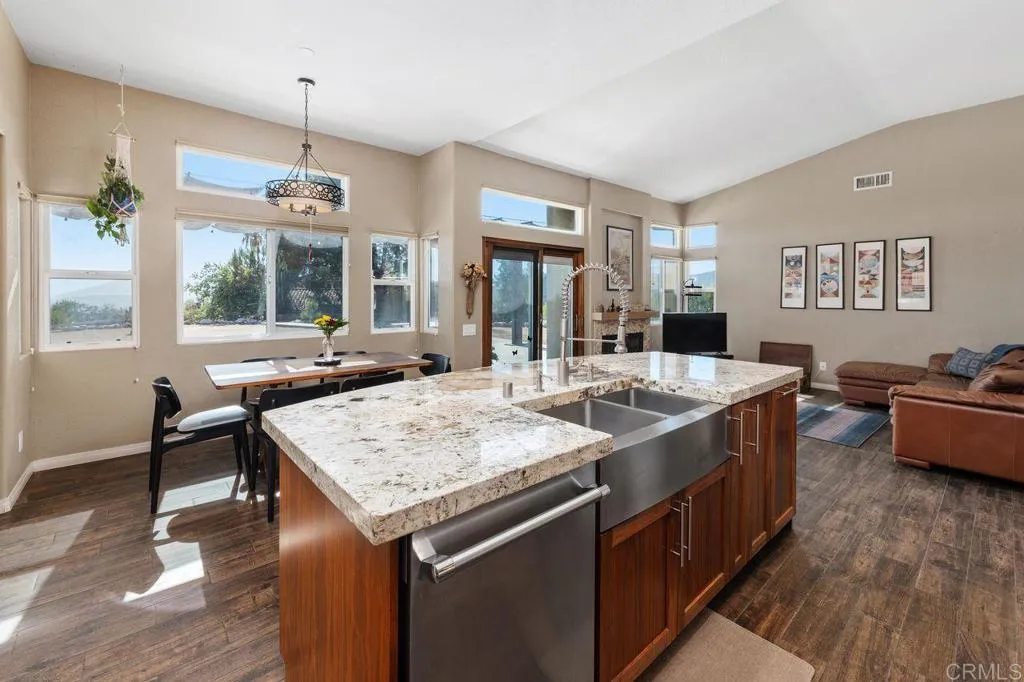 https://cdn.realtyfeed.com/cdn/127/307080383/276f32ba867f4bcf01ec18670ebc8c4e.webp