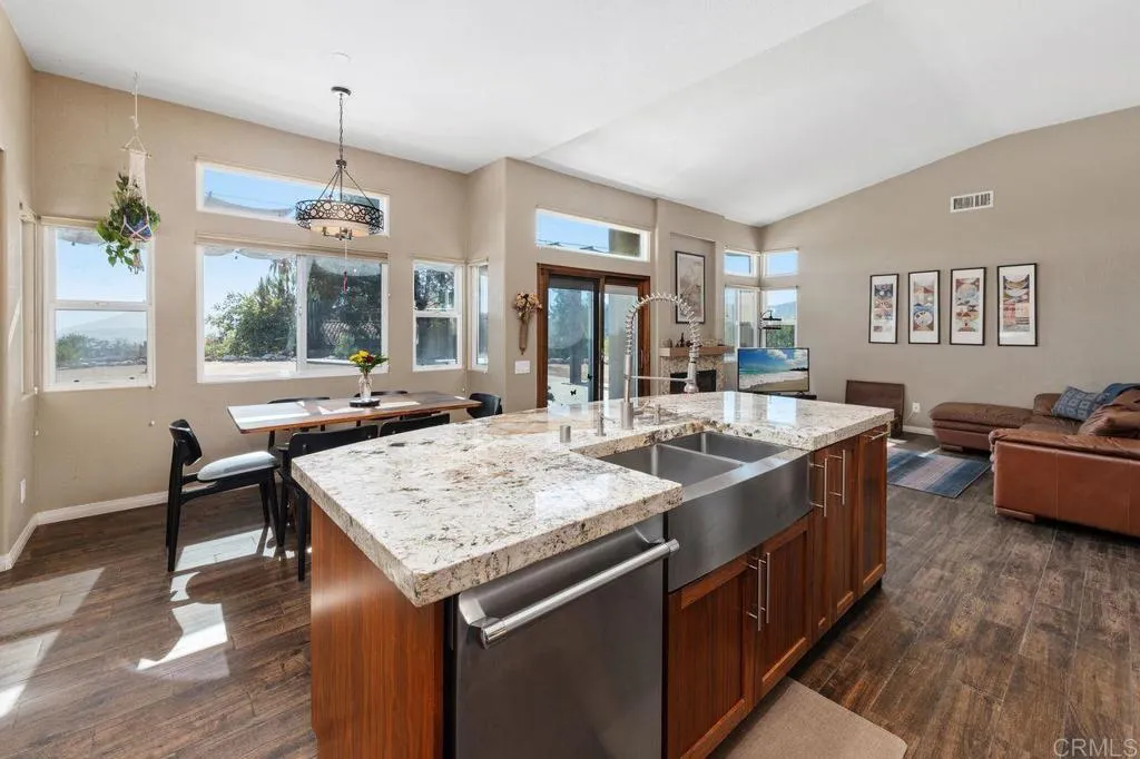 https://cdn.realtyfeed.com/cdn/127/307080383/9e5a17fce60e4bab14d90e9a81514ff1.webp