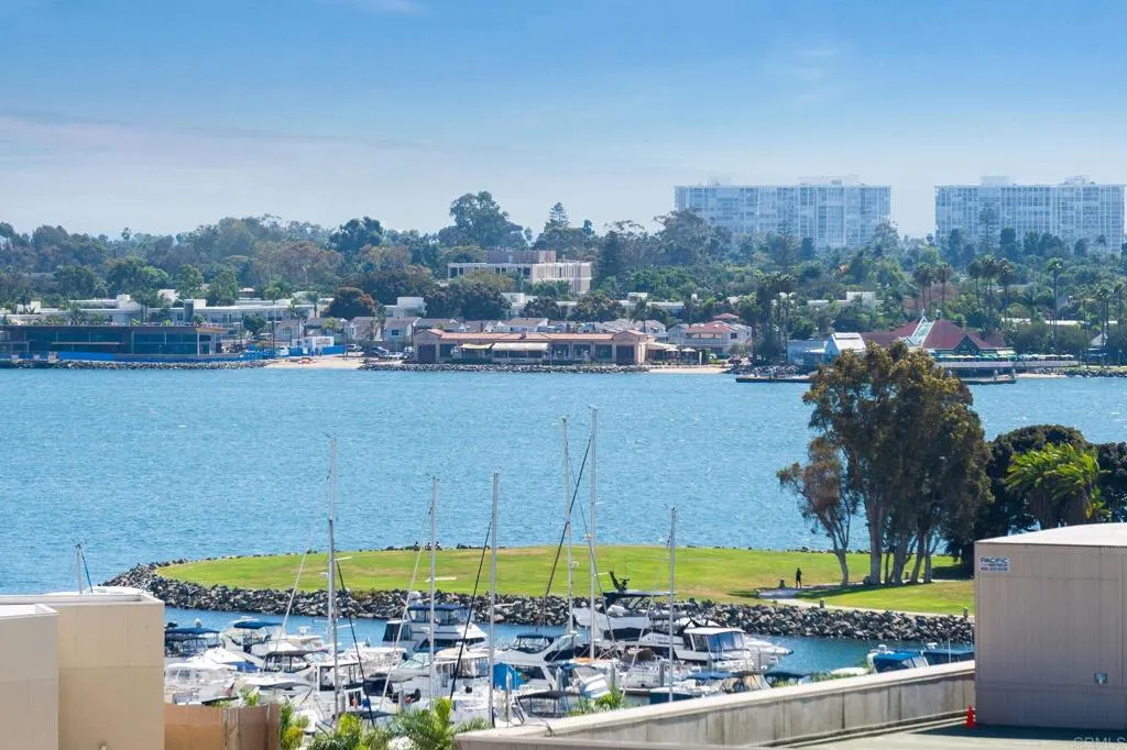 https://cdn.realtyfeed.com/cdn/127/307080387/2f0c053d7b47dd57952170e778967038.webp