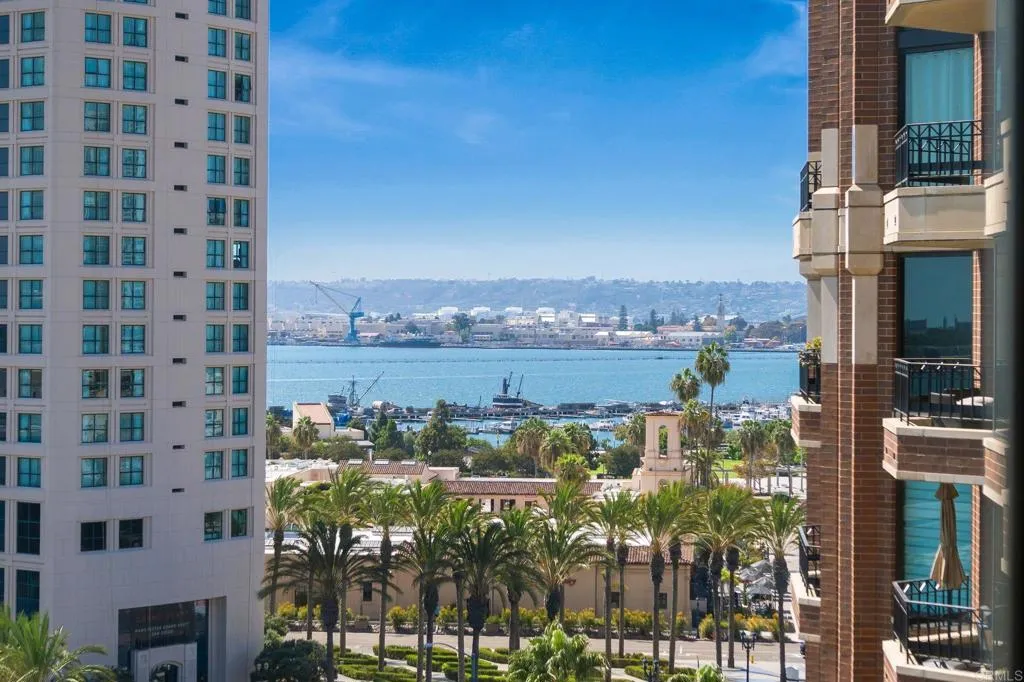 https://cdn.realtyfeed.com/cdn/127/307080387/858b7b99edf220ef5b5ababae2e7474e.webp