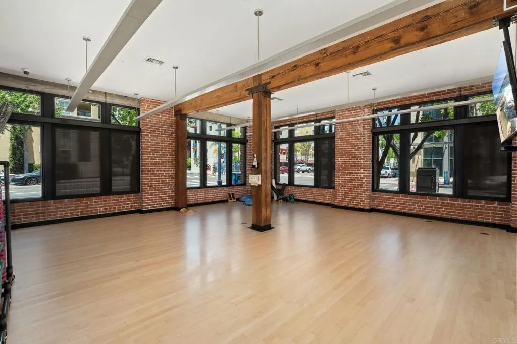 https://cdn.realtyfeed.com/cdn/127/307080387/ed51ffe1d4e43f8fba32cab09b79dca9.webp