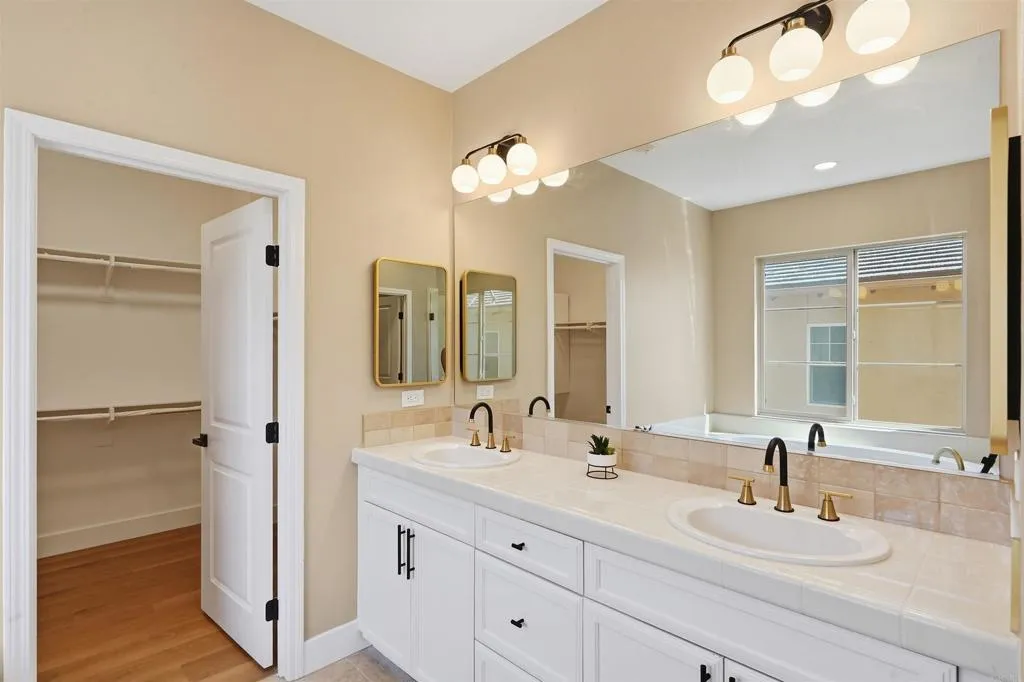 https://cdn.realtyfeed.com/cdn/127/307080390/5f477691c95c2d9bd6ce926158db8a16.webp