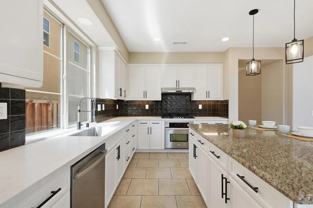 https://cdn.realtyfeed.com/cdn/127/307080390/6d8294246688183722de4e97532834b0.webp