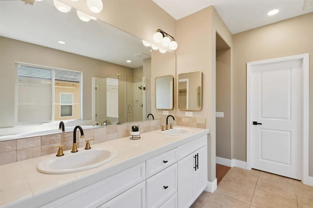 https://cdn.realtyfeed.com/cdn/127/307080390/9c8d52313842e8ea0351876265f5aec9.webp