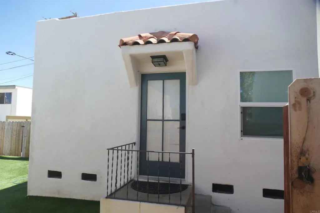entry for Studio unit 1817