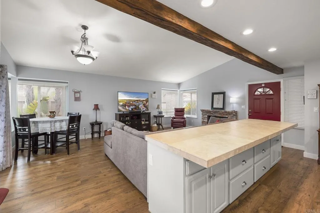 https://cdn.realtyfeed.com/cdn/127/307080420/9896600e41e6554188176aeb9cbbec46.webp