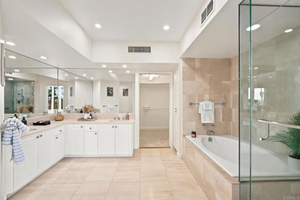 https://cdn.realtyfeed.com/cdn/127/307080458/2f19f677fc2cb69c8af592c98793e91d.webp