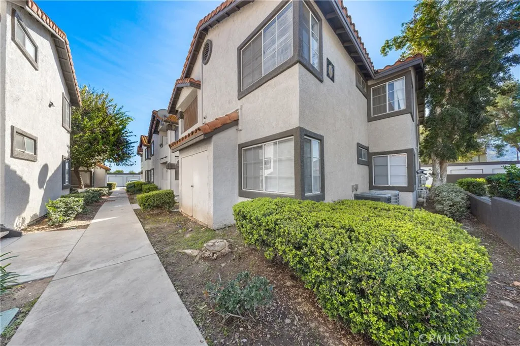 16377 Lakeshore