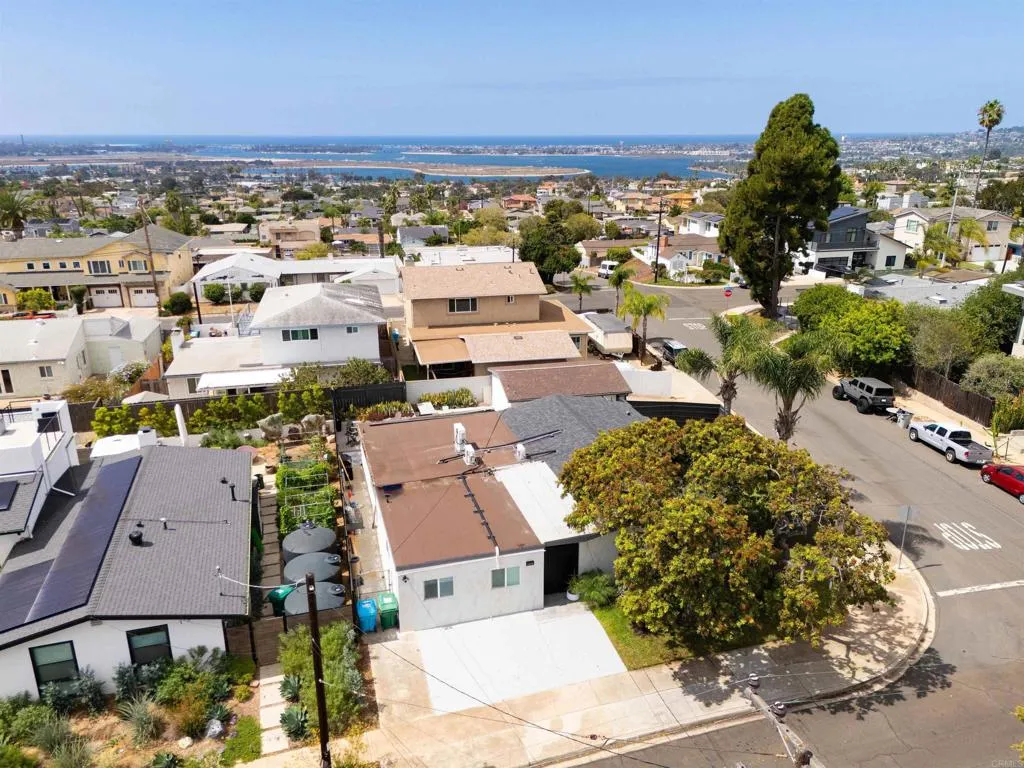 https://cdn.realtyfeed.com/cdn/127/307080557/f2d7f882104cb4848ba32663a7d0186d.webp