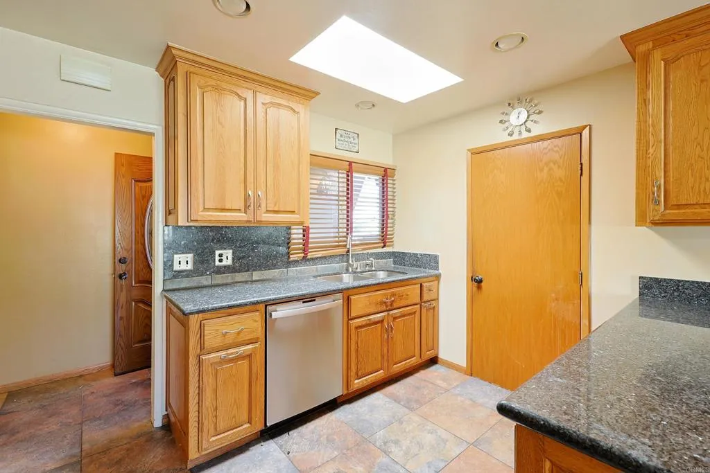 https://cdn.realtyfeed.com/cdn/127/307080586/703e393c55c3348041f476cfccda7263.webp
