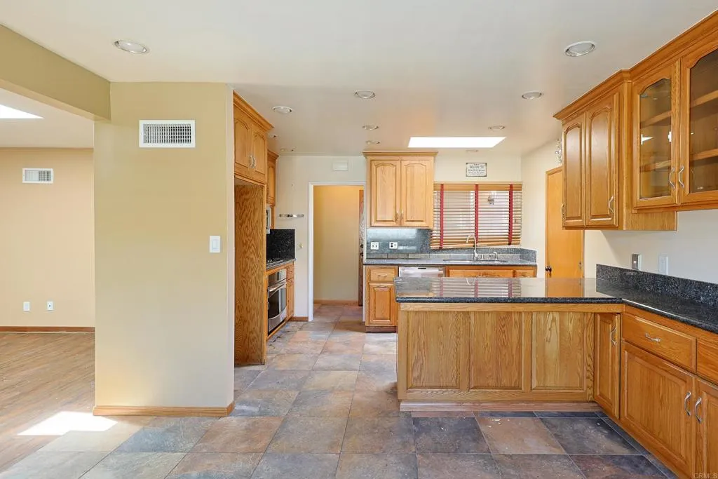 https://cdn.realtyfeed.com/cdn/127/307080586/eab35823a4b9882374ebe1ea71e1167a.webp
