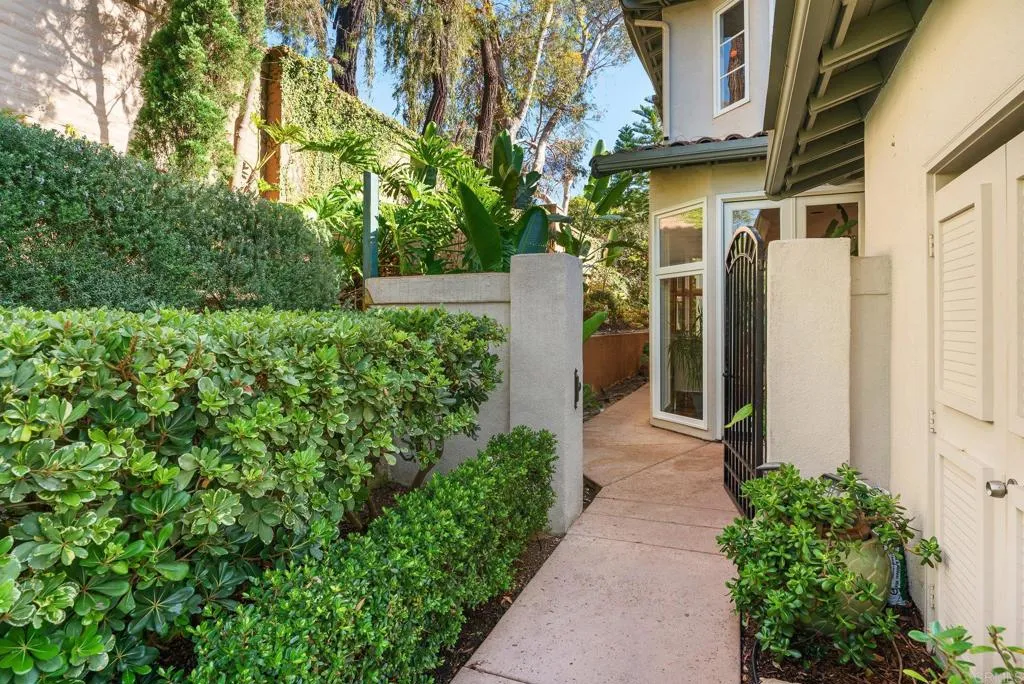 9606 Claiborne Square, La Jolla, CA 92037 - Photo 4 of 58, La Jolla, CA