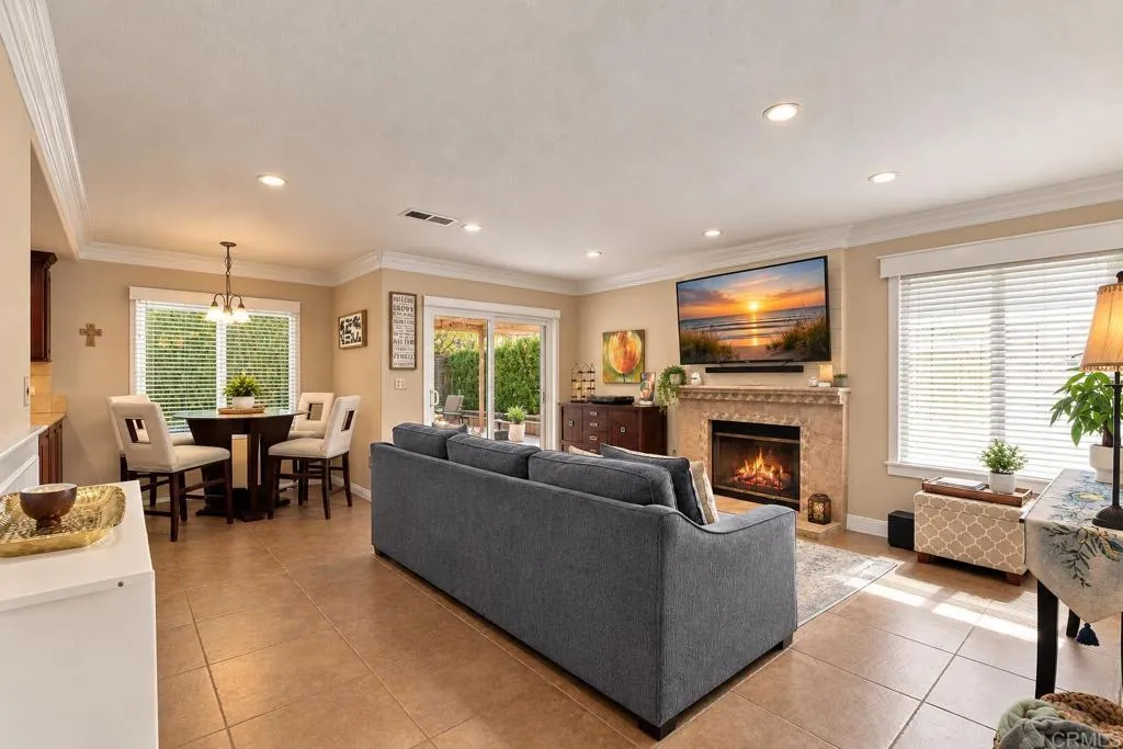 https://cdn.realtyfeed.com/cdn/127/307080705/2e6967f4a25ba71234747ec9ef19d163.webp
