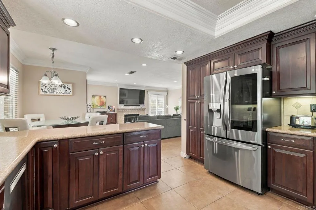https://cdn.realtyfeed.com/cdn/127/307080705/f28d9d21ff22b5e261de9be6cbcfb141.webp