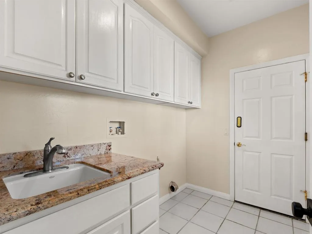 https://cdn.realtyfeed.com/cdn/127/307080735/875df9ef4baa42e76dc8bb9912785877.webp