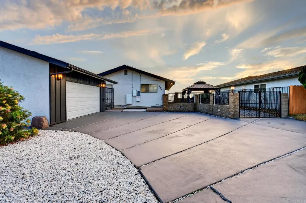 https://cdn.realtyfeed.com/cdn/127/307080823/950cc6dd85a90cd1a1cf8bfed0ca0ce2.webp