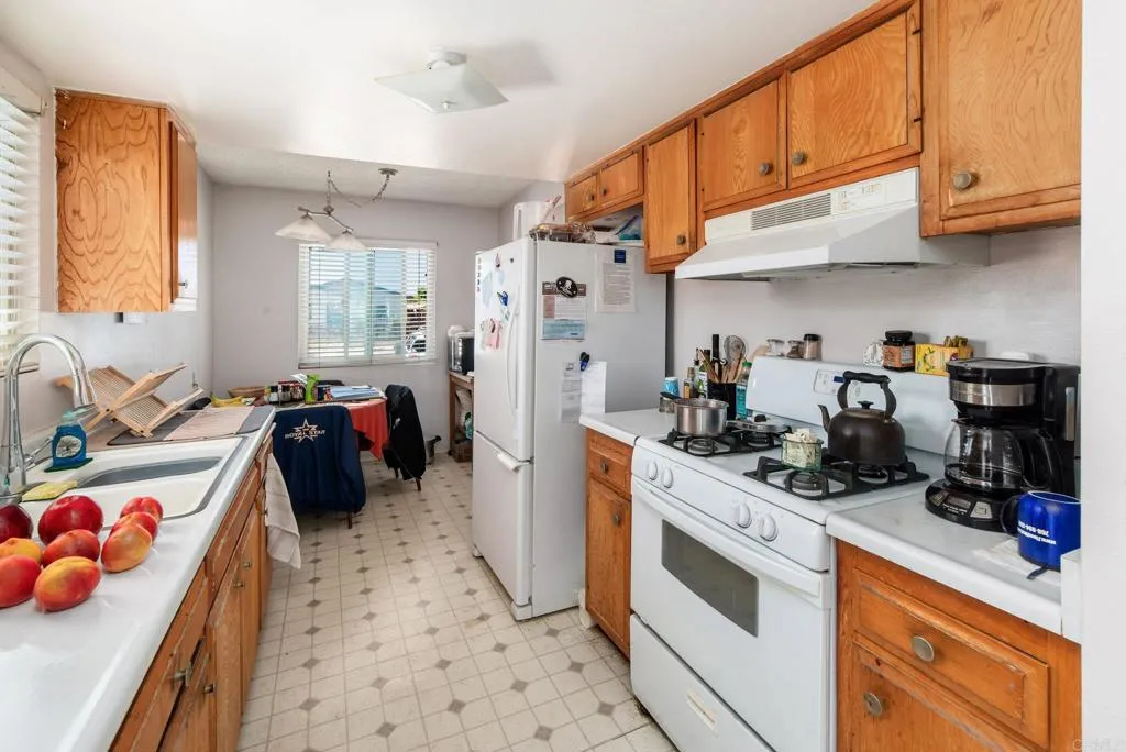https://cdn.realtyfeed.com/cdn/127/307080846/a78286a8f89dfba4f341517f9ea7c810.webp