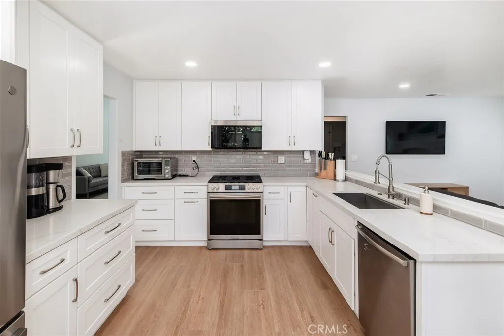 https://cdn.realtyfeed.com/cdn/127/307080860/c4cbc710c32967138fa503db22357801.webp