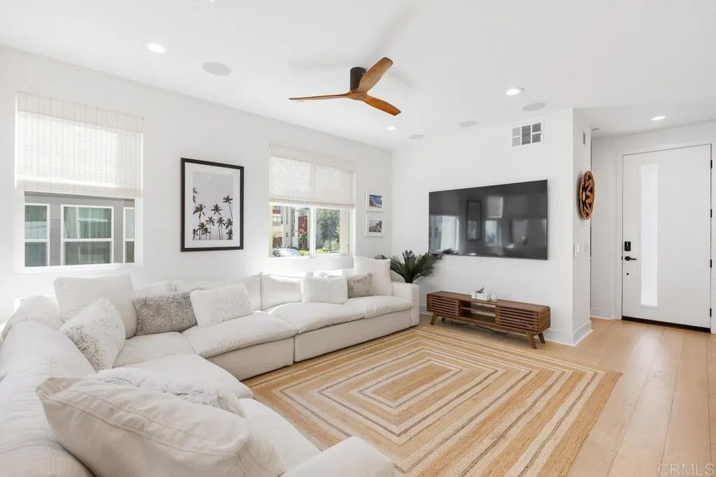 https://cdn.realtyfeed.com/cdn/127/307080928/1798012e692aa0da4f6c168d309b6c60.webp