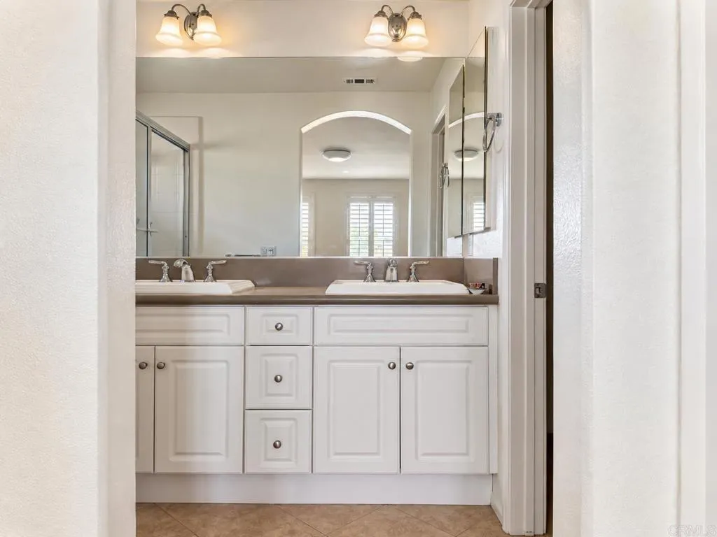 https://cdn.realtyfeed.com/cdn/127/307080958/a1cbcb8a94238e4ff1350bbad92c74c3.webp