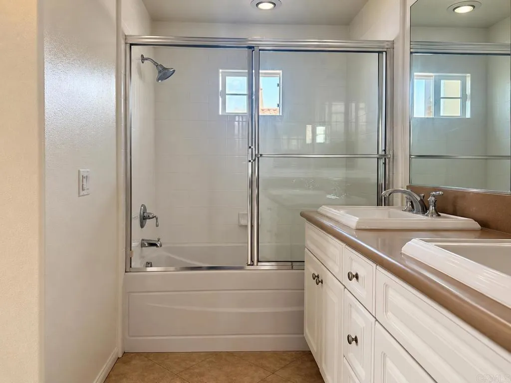 https://cdn.realtyfeed.com/cdn/127/307080958/bde404dcbfffe14d630f5f462384bcf5.webp