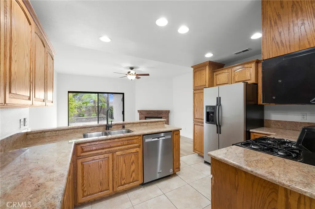 https://cdn.realtyfeed.com/cdn/127/307081248/fb4dd193da5a4aa1dad0ad8d8e18181c.webp