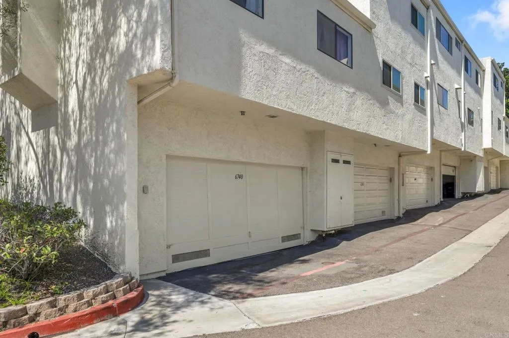 https://cdn.realtyfeed.com/cdn/127/307081363/4d59ec5ebfe5239a1bef50262f8d5996.webp