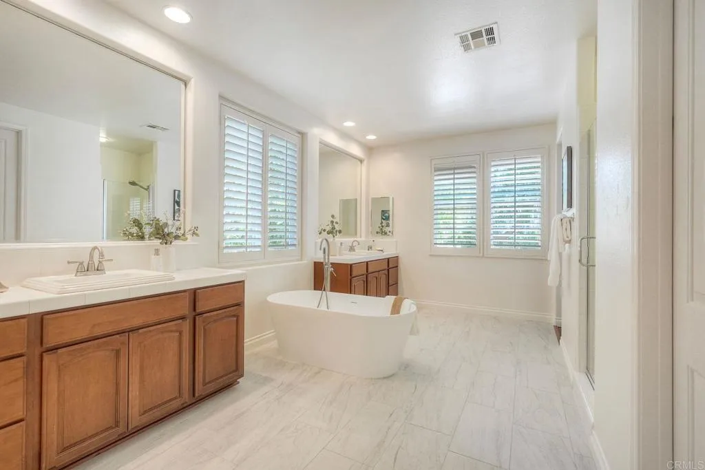 https://cdn.realtyfeed.com/cdn/127/307081436/85029c8156a16c40c43f8f18fe86b9e4.webp