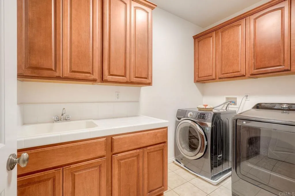 https://cdn.realtyfeed.com/cdn/127/307081436/bd1faef393c29039f2c5e1d973ff324a.webp