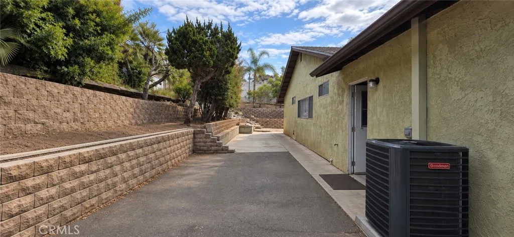 https://cdn.realtyfeed.com/cdn/127/307081462/64585ac0f8845d6e3d4415a8c04773b1.webp