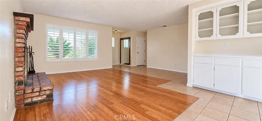 https://cdn.realtyfeed.com/cdn/127/307081462/9a12fbfd02580265ce85994a693038a1.webp
