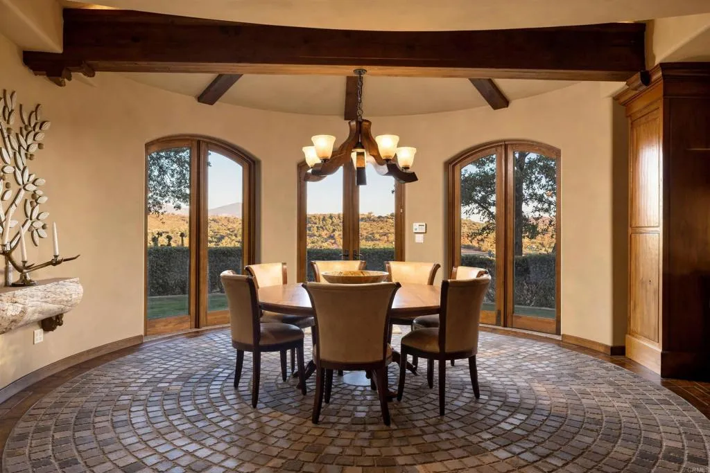https://cdn.realtyfeed.com/cdn/127/307081495/756bab1c0ab58badb7fd5960324848b7.webp