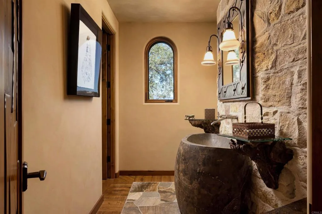 https://cdn.realtyfeed.com/cdn/127/307081495/e1848c68cebfb6fe46c4dd8e1f863a4a.webp
