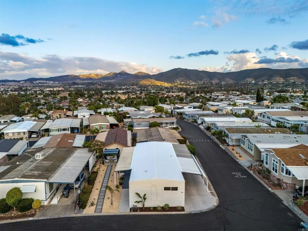 https://cdn.realtyfeed.com/cdn/127/307081595/3b182778a5b7b152237af752a4c5c8cd.webp