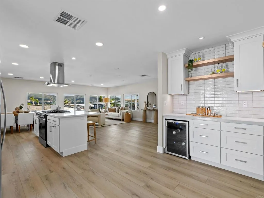 https://cdn.realtyfeed.com/cdn/127/307081595/4efa5d0a94f7d8c1a62c935462a0bf1f.webp