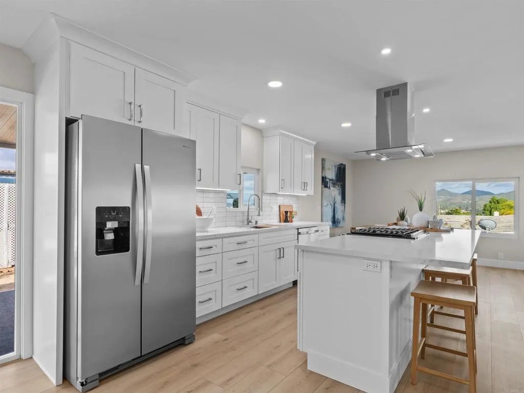 https://cdn.realtyfeed.com/cdn/127/307081595/82fe0aae4f7fd294a50fddeb35a1b3c0.webp