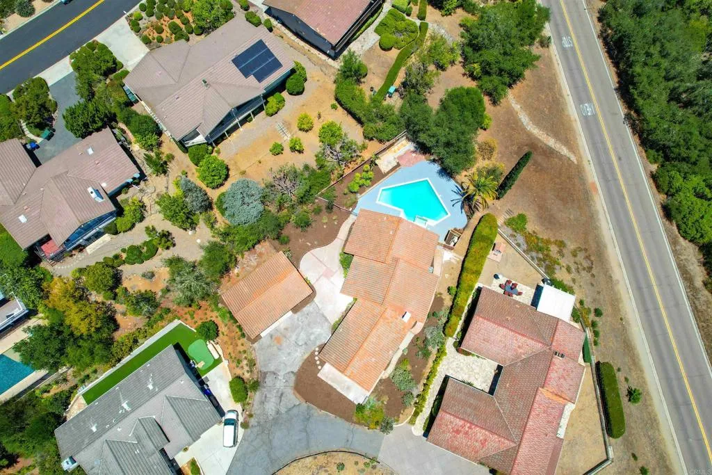 https://cdn.realtyfeed.com/cdn/127/307081616/759557bbbcaeb627e09f229bcd32a4ab.webp
