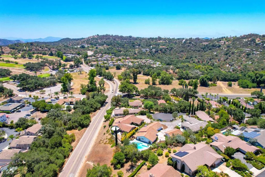 https://cdn.realtyfeed.com/cdn/127/307081616/7aa71de1d8267d1eb8d2ae809fc105fa.webp