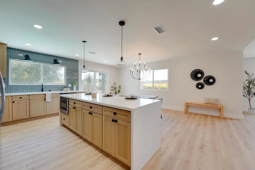 https://cdn.realtyfeed.com/cdn/127/307081616/eb53350581a1d4fa0787e9d10f998dec.webp