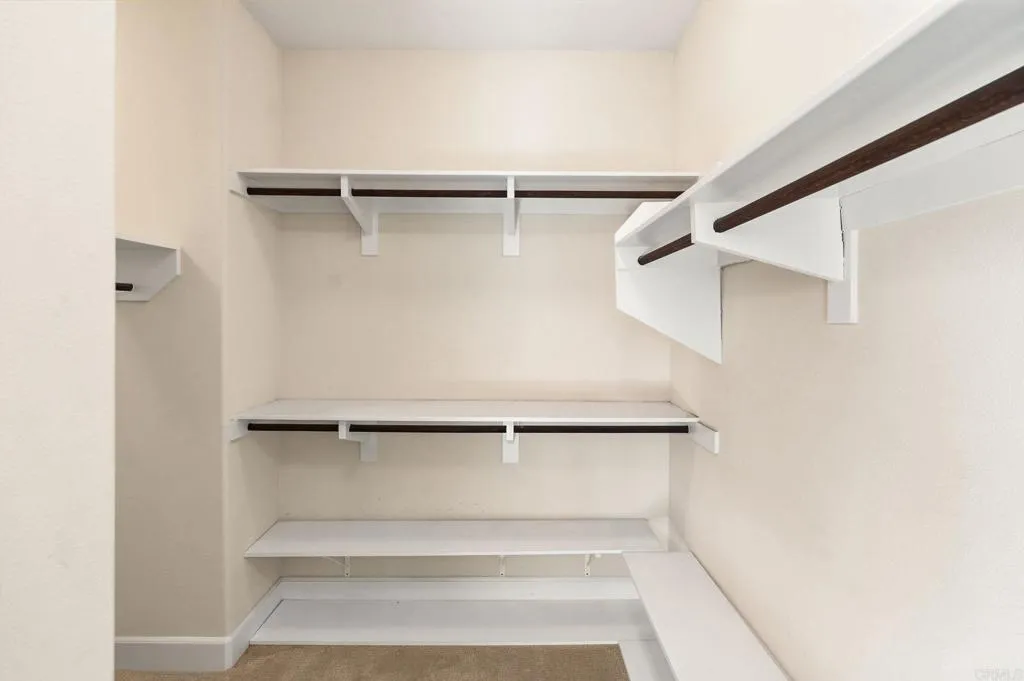 https://cdn.realtyfeed.com/cdn/127/307081703/e7124d2f4a22409df962a0449388ecee.webp