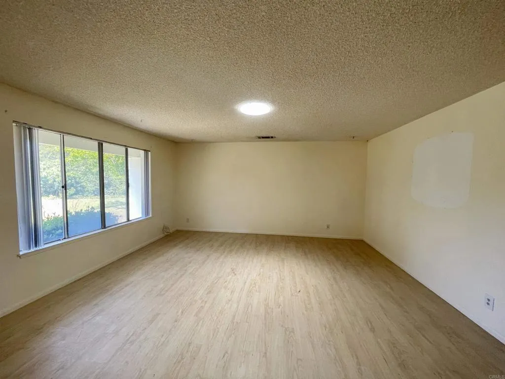 https://cdn.realtyfeed.com/cdn/127/307081784/b9e66139d859f859306a02ff34829d2d.webp