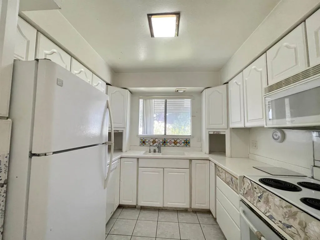 https://cdn.realtyfeed.com/cdn/127/307081784/bf7d2800eca80f4497958fe0c8b32c5f.webp