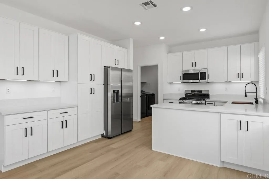 https://cdn.realtyfeed.com/cdn/127/307081887/86c05181c7f9002eb0325d504a3c582d.webp