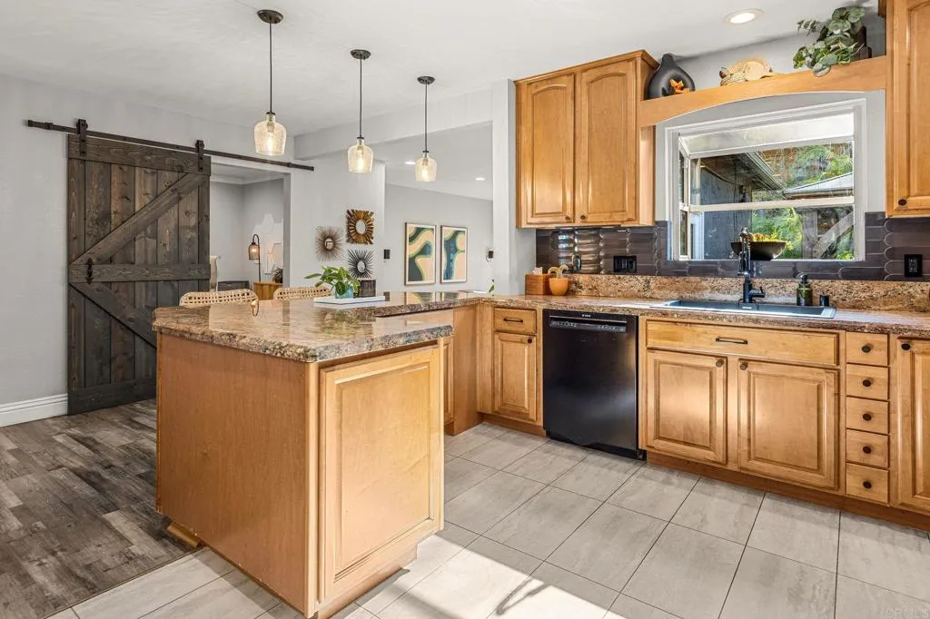 https://cdn.realtyfeed.com/cdn/127/307081898/45147b85d47a112226d42523d477e9c4.webp