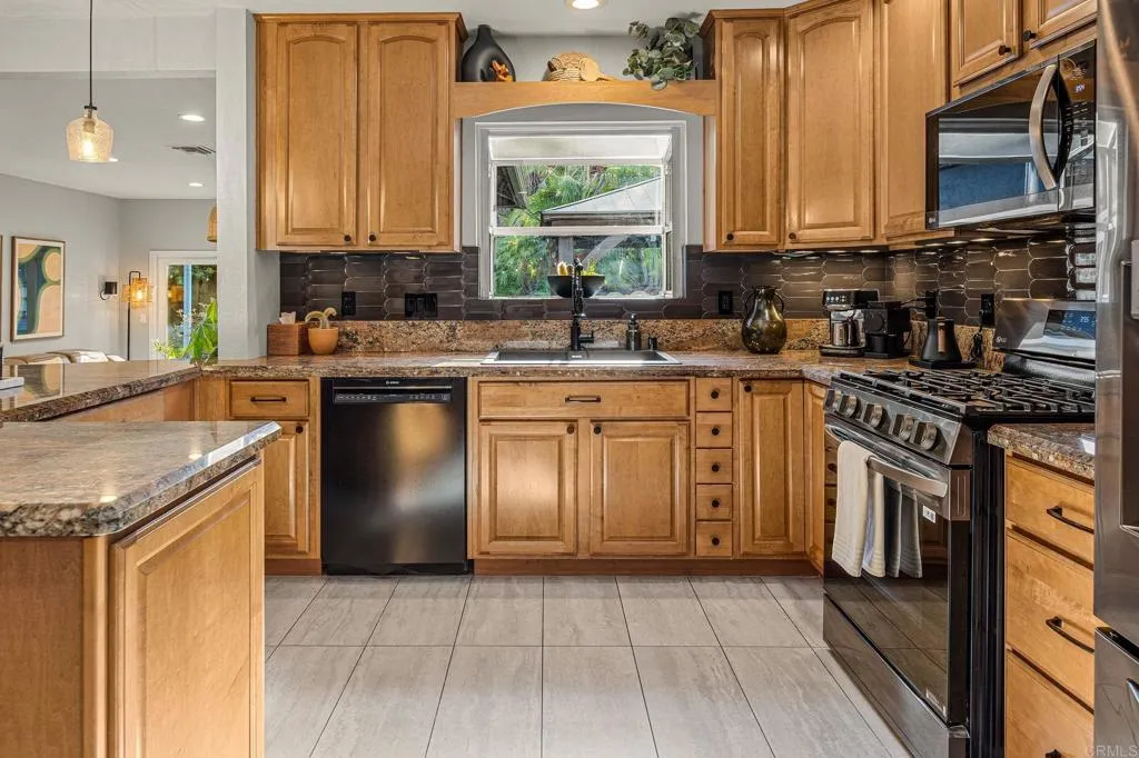 https://cdn.realtyfeed.com/cdn/127/307081898/d4f6e0d303c3aa2b632fcfe536a694e4.webp