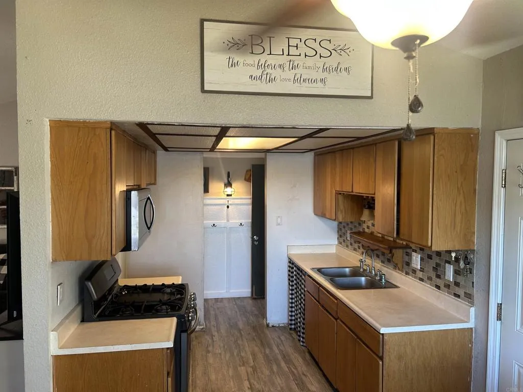https://cdn.realtyfeed.com/cdn/127/307081906/00f2e92de8a9ad76536a8742e6b5cb7b.webp